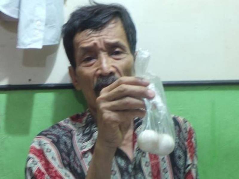 Man in Indonasia lays eggs